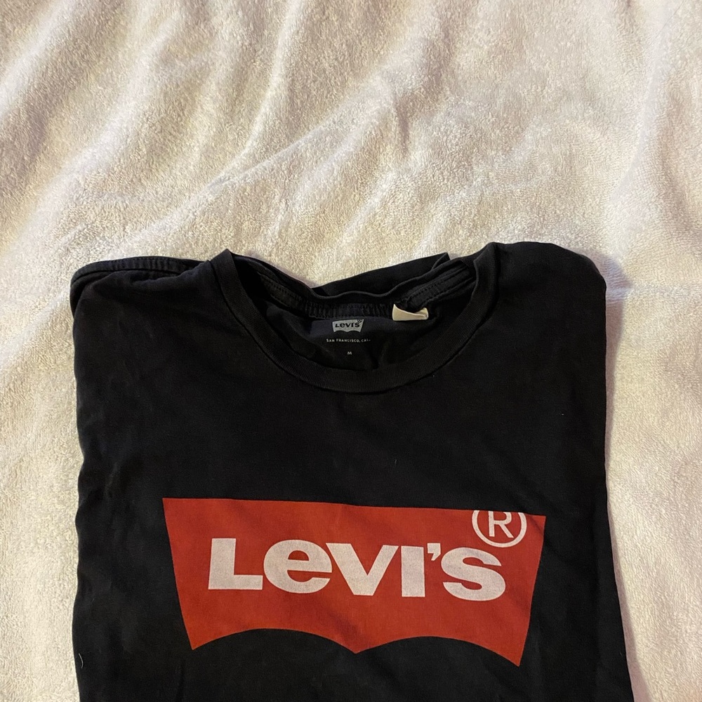 levi’s teeshirt brand new